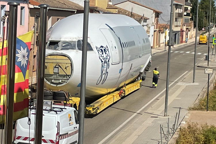 El Airbus A330 del Monegros Desert Festival atraviesa la comarca rumbo a Fraga