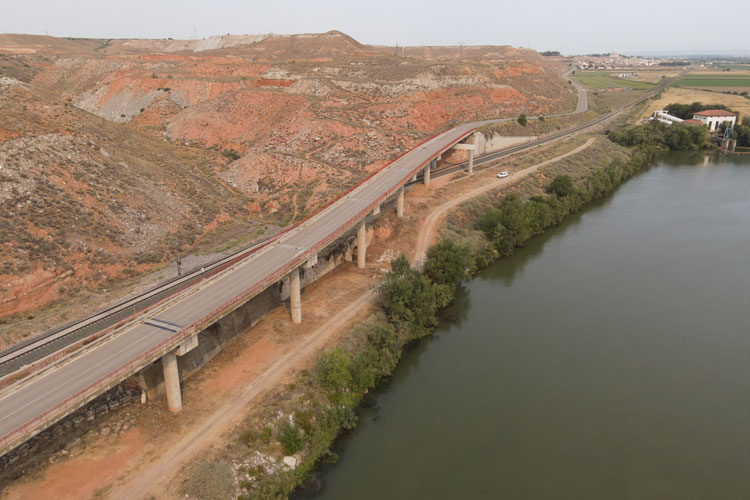El Gobierno de Aragón adjudica las obras de reparación del puente sobre la vía