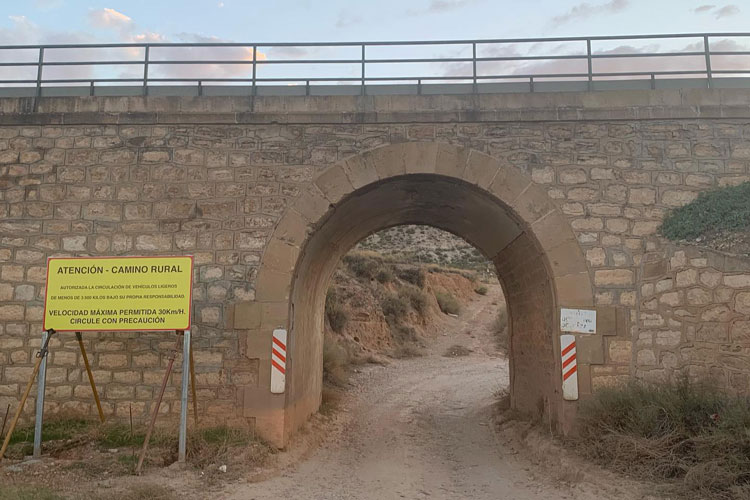 El arreglo provisional del camino de la Villa se prolongará durante este sábado
