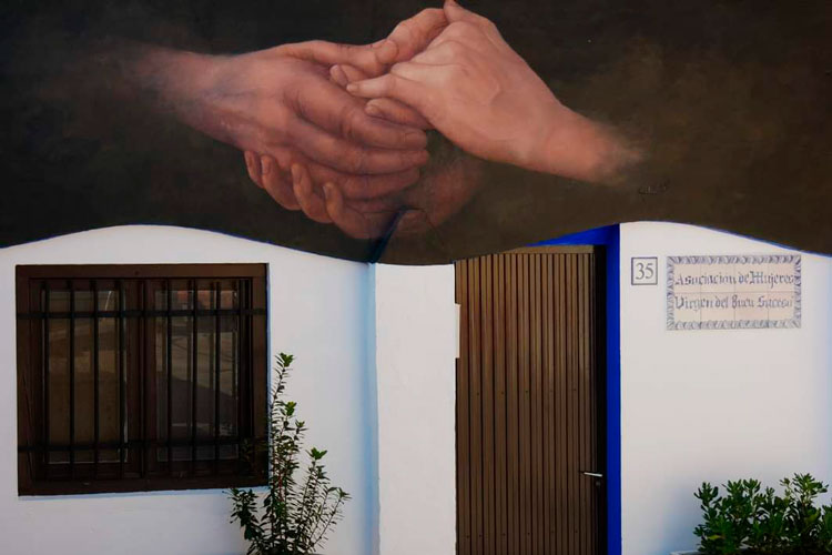 Gelsa conmemora el Día Internacional de la Mujer Rural con un mural de la pintora Tere Roche
