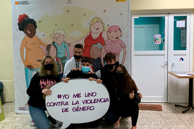 La exposición itinerante ‘Viñetas por la igualdad y contra la violencia de género’ recorre la Ribera Baja