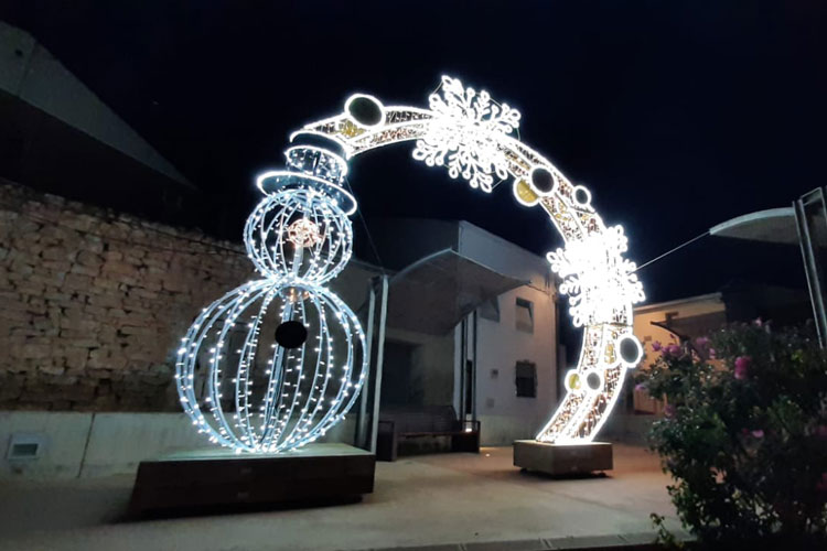 Escatrón se ilumina por Navidad