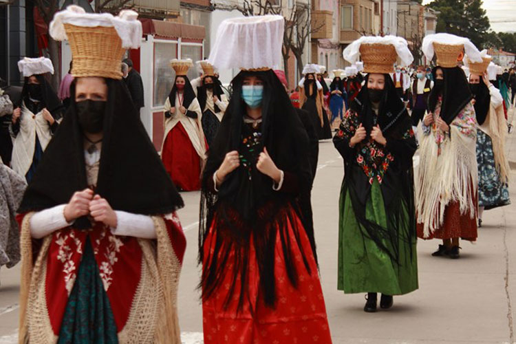 Escatrón honra a Santa Águeda