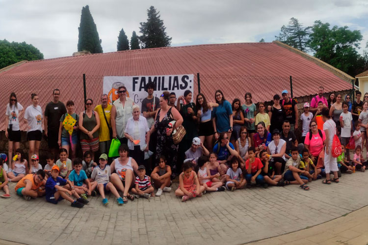 Más de 100 personas celebran en Alborge el día de las familias