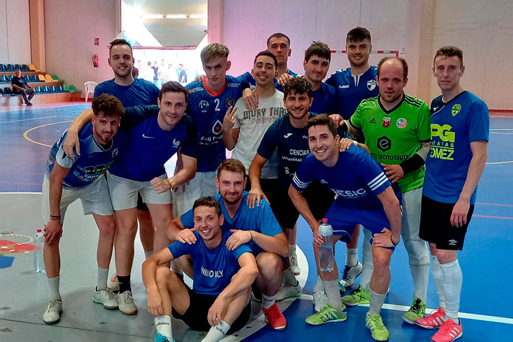 El 24 horas de fútbol sala reúne a casi 150 futbolistas