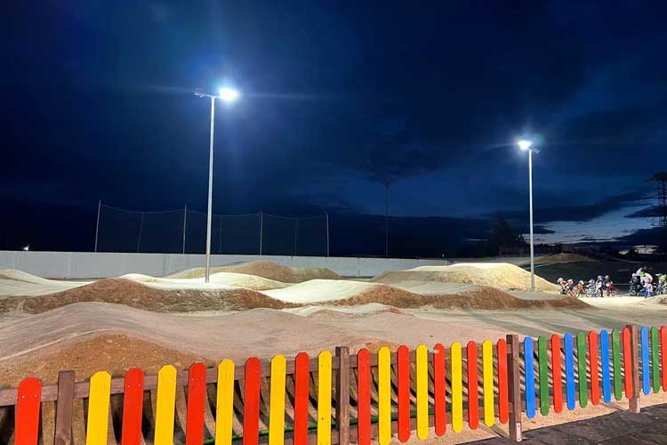 Nueva iluminación del circuito de BMX de Quinto