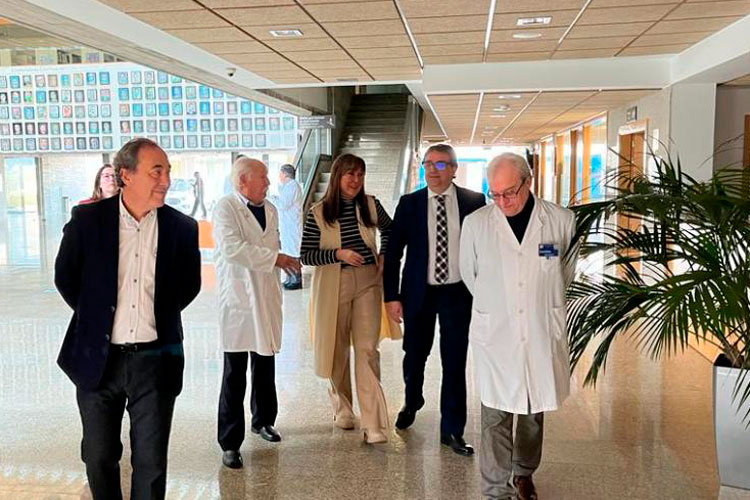 Repollés visita en Cáceres el Centro de Cirugía de Mínima Invasión Jesús Usón