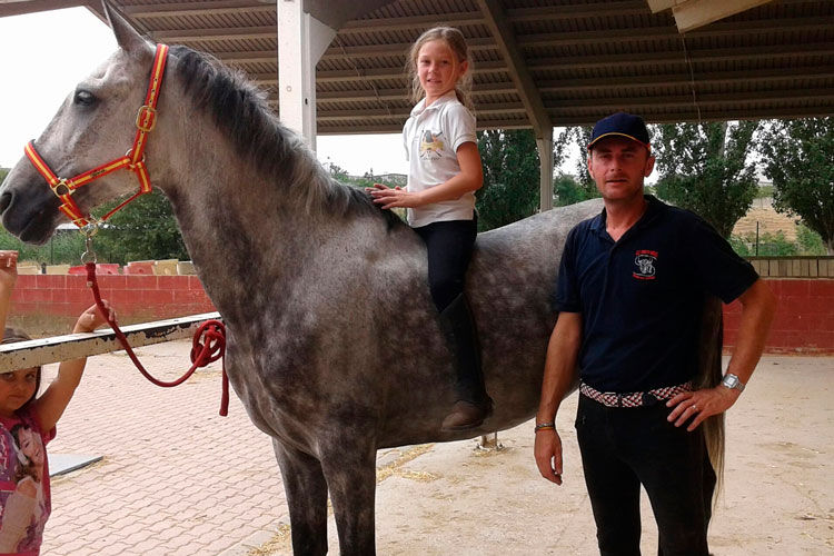 “A un caballo nunca se le consigue domar a la fuerza. Hay que convencerlo”