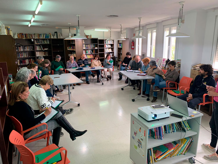 La ‘cámara de escribir’ celebra su primera sesión en Sástago de la mano de Carmen Ruiz y Marcos Cebrián