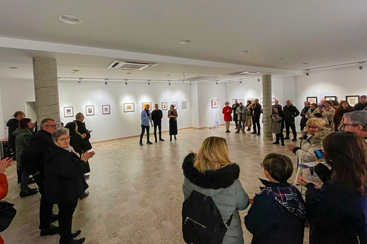 Lleno absoluto en la inauguración de ‘Memorias de una tijera’, de Paco Leonat