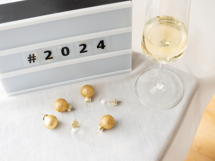 Por un 2024 ‘de grises’