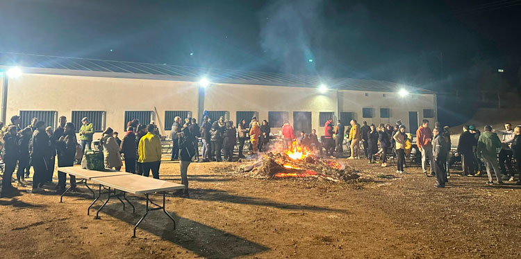 Hoguera para celebrar San Antón en La Zaida