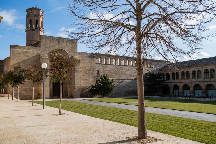 Vuelven los bonos turísticos y permiten alojarse al 50% en el Monasterio de Rueda