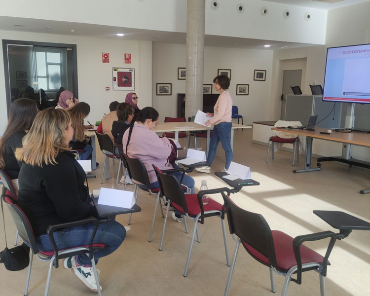 Trece mujeres se forman en el primer curso de ‘Introducción a la elaboración y conservación en la industria agroalimentaria’