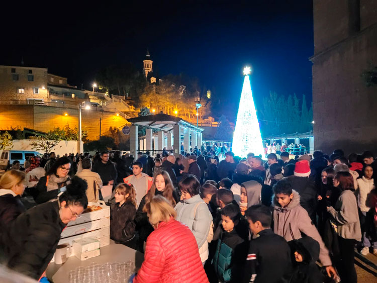 Escatrón da la bienvenida a la Navidad con el encendido de luces y una completa programación festiva
