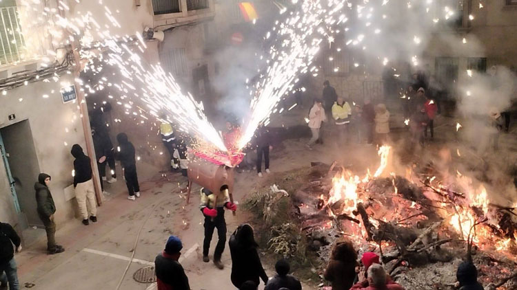 Escatrón celebra unas fiestas de Santa Águeda extraordinarias con alta participación y un broche musical de lujo