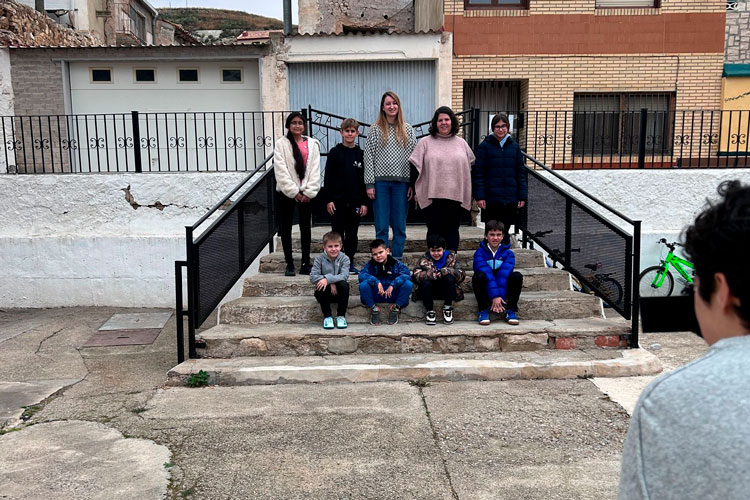 Sástago y Escatrón acogen los talleres de recreación de fotos antiguas del proyecto Rayuela