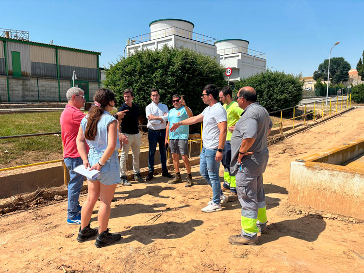 El vicepresidente de las Cortes visita La Zaida tras el desbordamiento del Aguasvivas