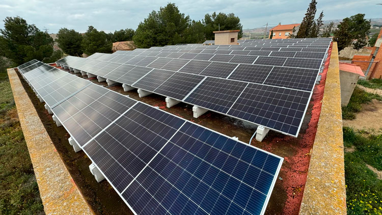 Sástago culmina la instalación de placas solares en seis edificios públicos gracias al programa DUS 5000