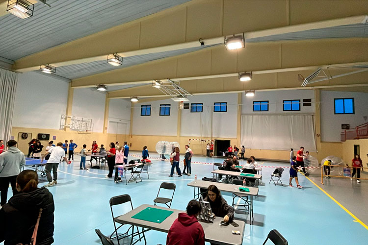 Más de 200 personas disfrutan del Pina Play Fest en el pabellón de deportes