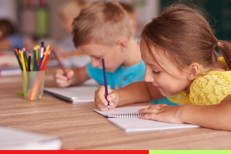 Pina de Ebro lanza sus concursos escolares de dibujo, relatos y postales navideñas