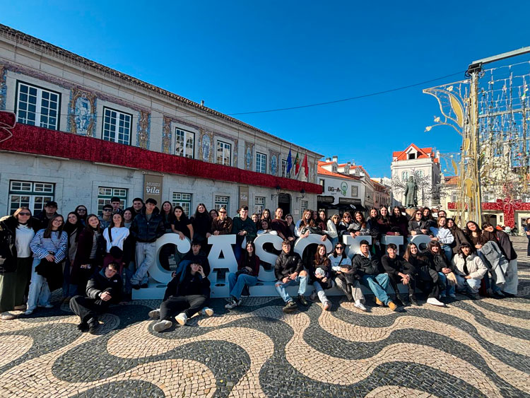 Más de 50 jóvenes de la comarca culminan el proyecto ‘Come to’ con un viaje a Lisboa