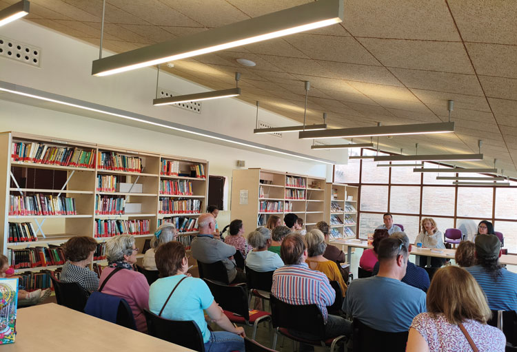 La Biblioteca de Pina acoge la presentación del cuaderno “Colorea Pina”