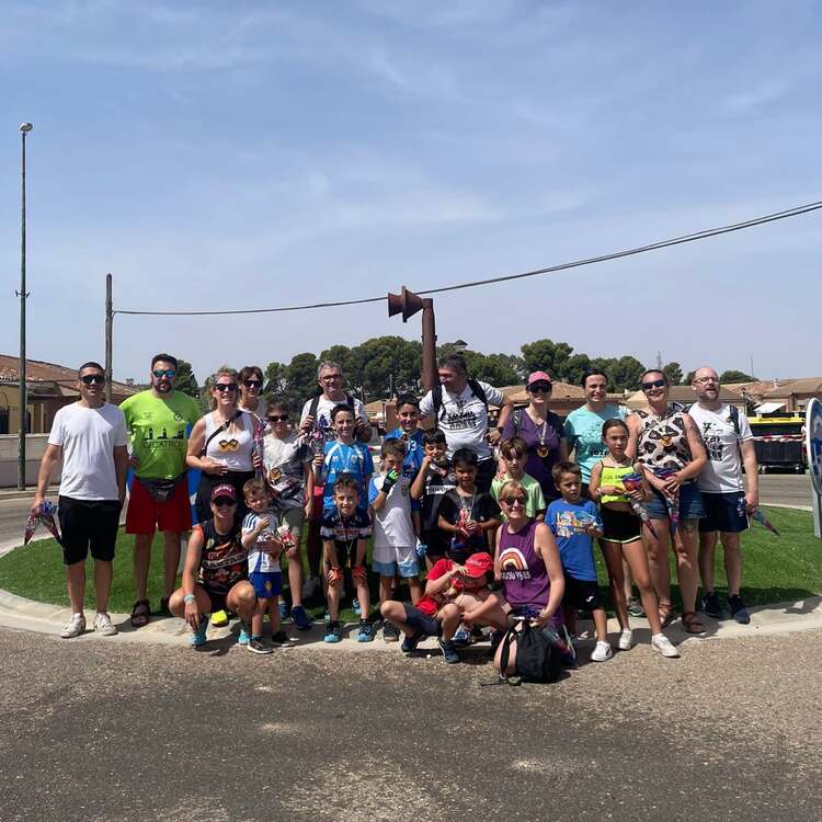 Escatrón celebra el Día de la Luz con carrera infantil, juegos de mesa y fiesta en el Bar El Hogar